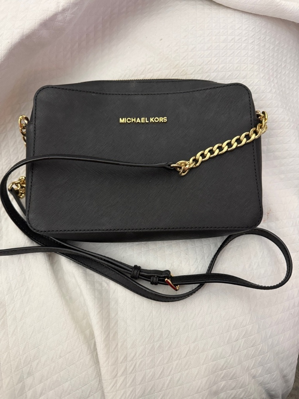 Michael Kors Black Saffiano Leather Crossbody w Gold Chain 9.5"W X 6.5"H X 2"D